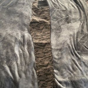 Simply Vera twill Camo pant